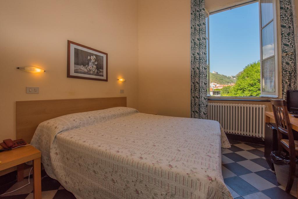 Hotel Florenz Finale Ligure Oda fotoğraf